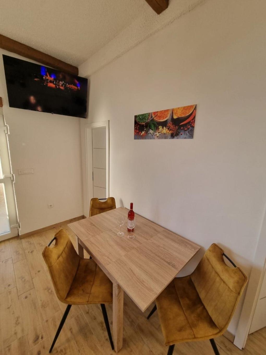 Apartments Gogi Живогошче Экстерьер фото