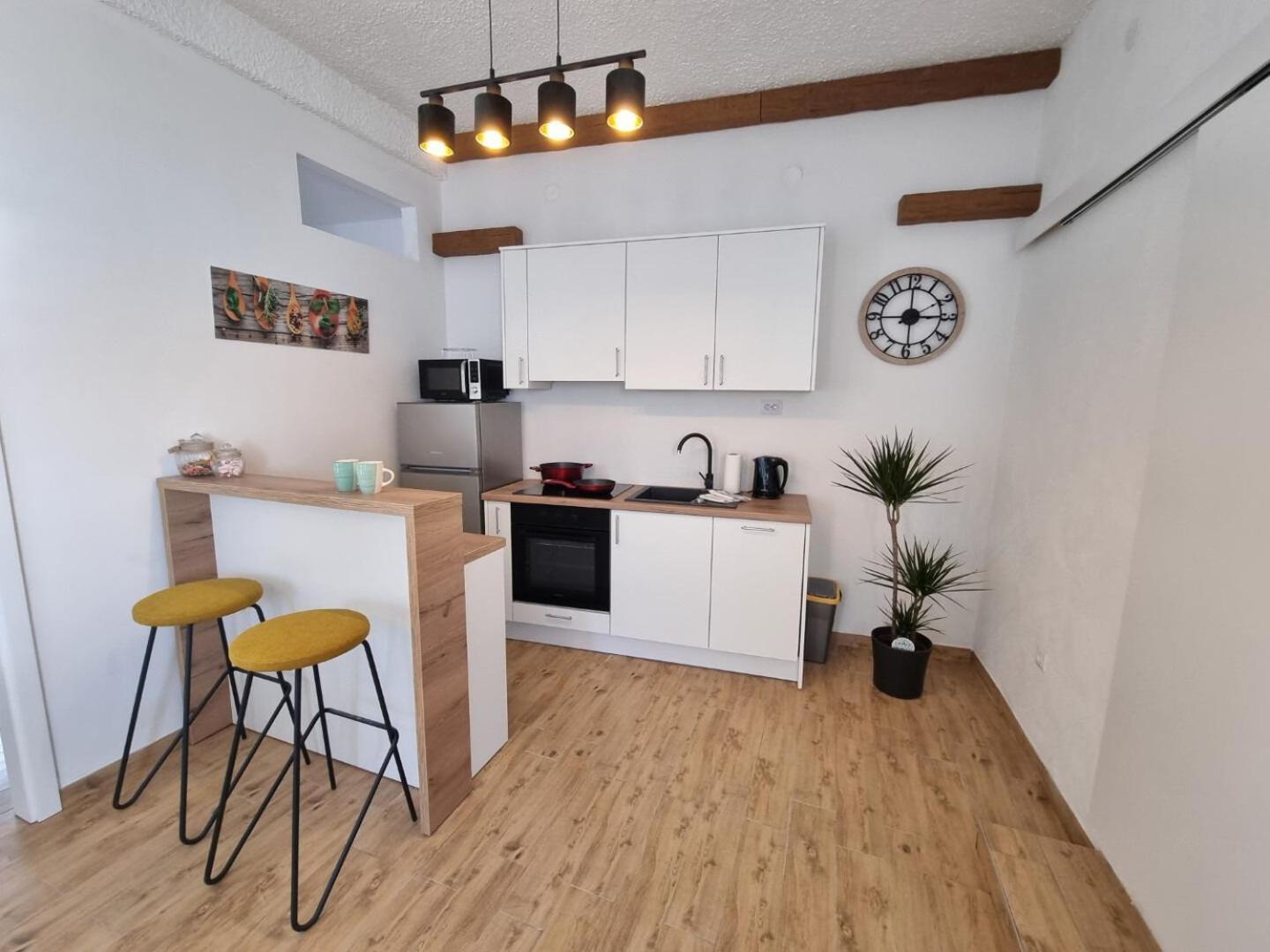 Apartments Gogi Живогошче Экстерьер фото